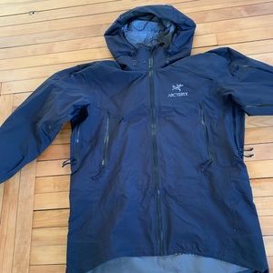 Arc’teryx gore Tex she’ll jacket size L